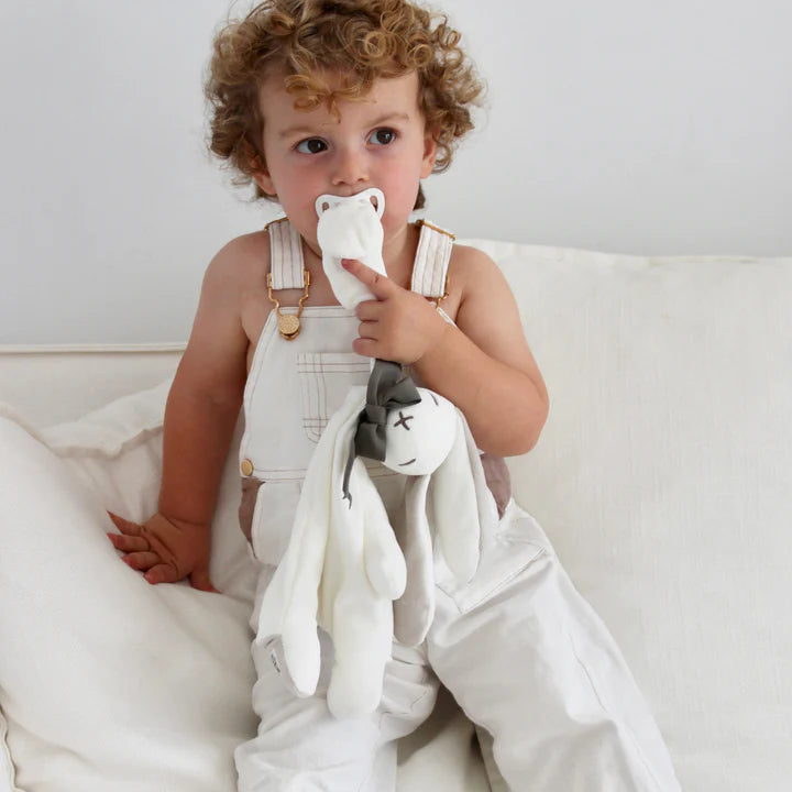 Child using the Maud n Lil Ears bunny comforter